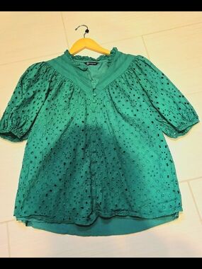 Green Eyelet Puff-Sleeve Women's Top